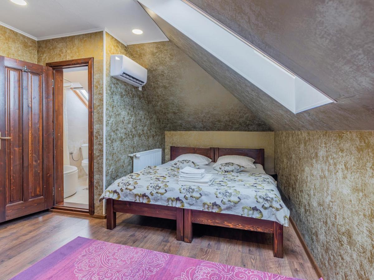 Casa Saraste Hotel Rîşnov Eksteriør billede