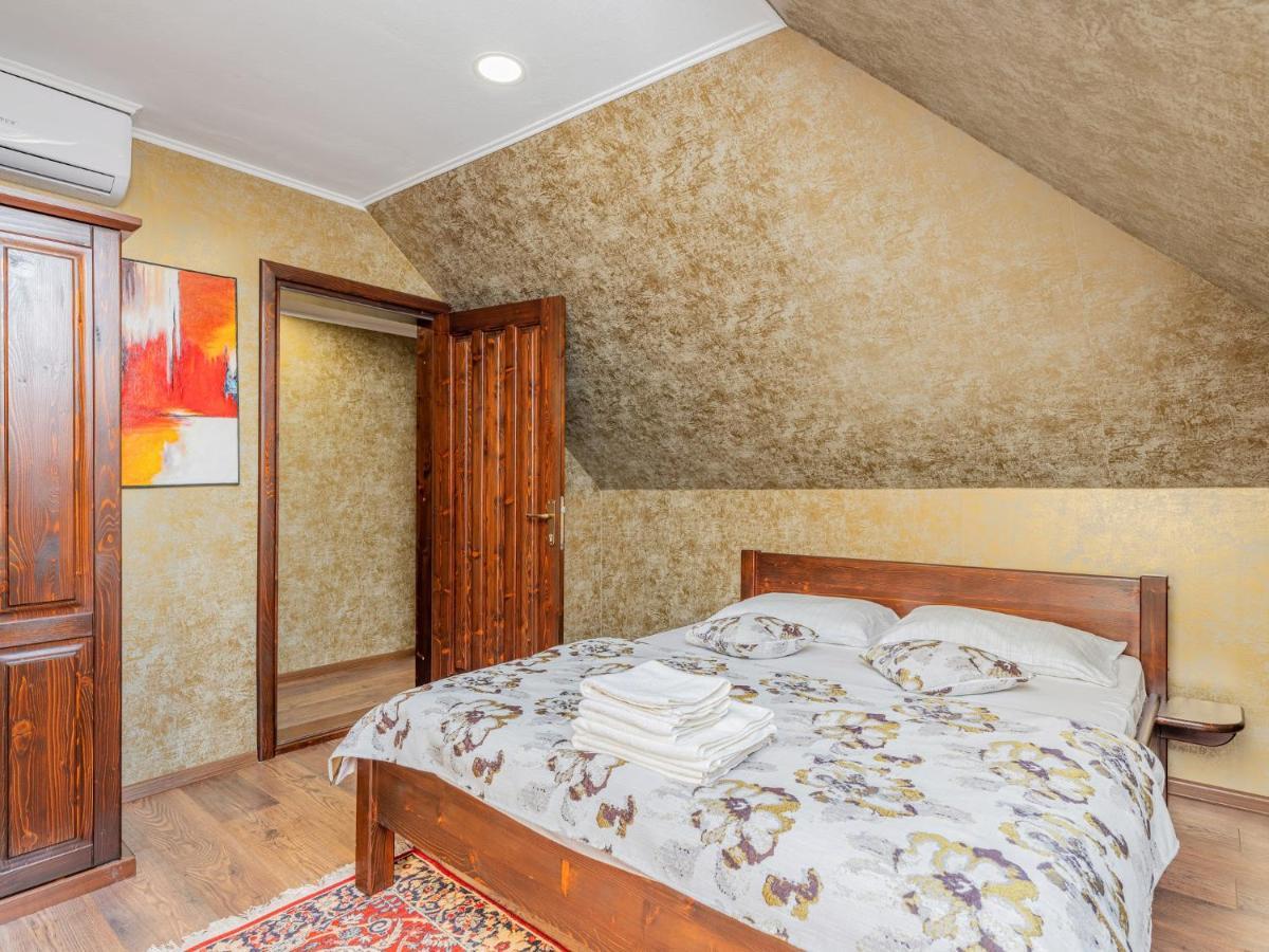 Casa Saraste Hotel Rîşnov Eksteriør billede