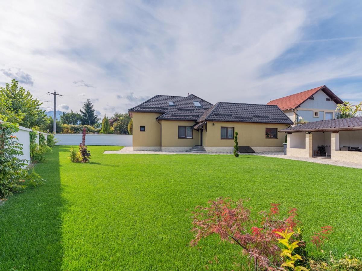 Casa Saraste Hotel Rîşnov Eksteriør billede
