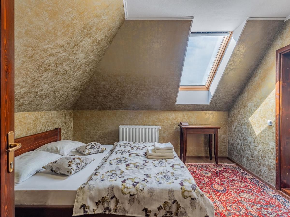 Casa Saraste Hotel Rîşnov Eksteriør billede