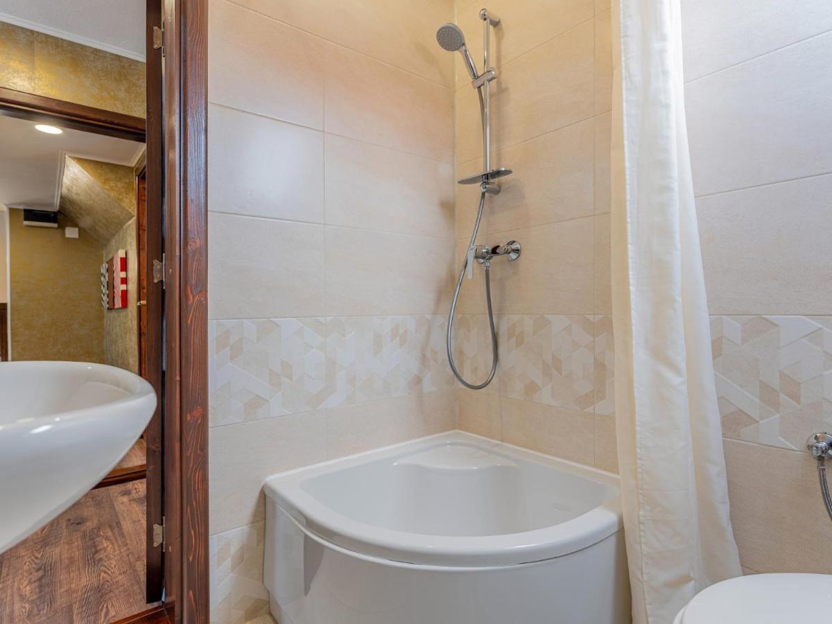 Casa Saraste Hotel Rîşnov Eksteriør billede