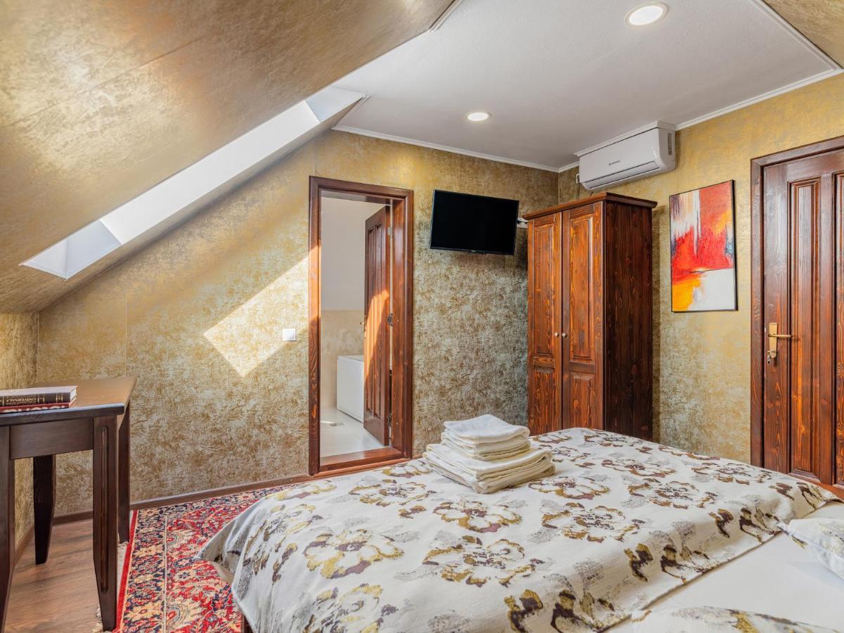 Casa Saraste Hotel Rîşnov Eksteriør billede